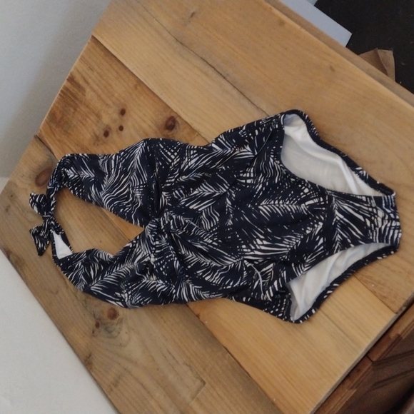 Michael Michael Kors Palm Leaf Print Deep V Twist One Piece Swimsuit Size M - Picture 3 of 13